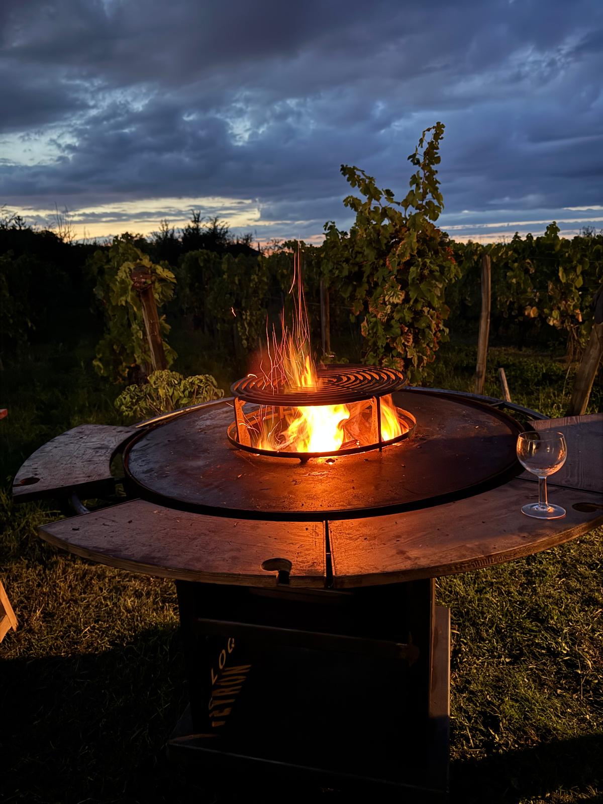 Brasero Brasé'Roq de nuit dans les vignes